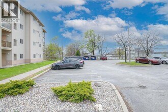 3000 Sandwich St. in Windsor, ON - Building Photo - Building Photo