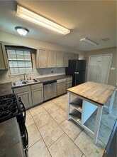 902 Fern Ln in Victoria, TX - Building Photo - Building Photo