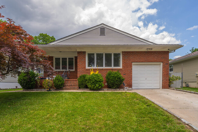 1031 Di Antonio Dr in Rahway, NJ - Building Photo - Building Photo