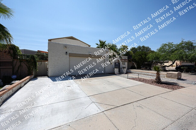 19826 N 8th Pl in Phoenix, AZ - Building Photo - Building Photo