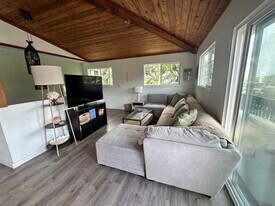 1574 Wailele St, Unit Top Unit in Honolulu, HI - Building Photo