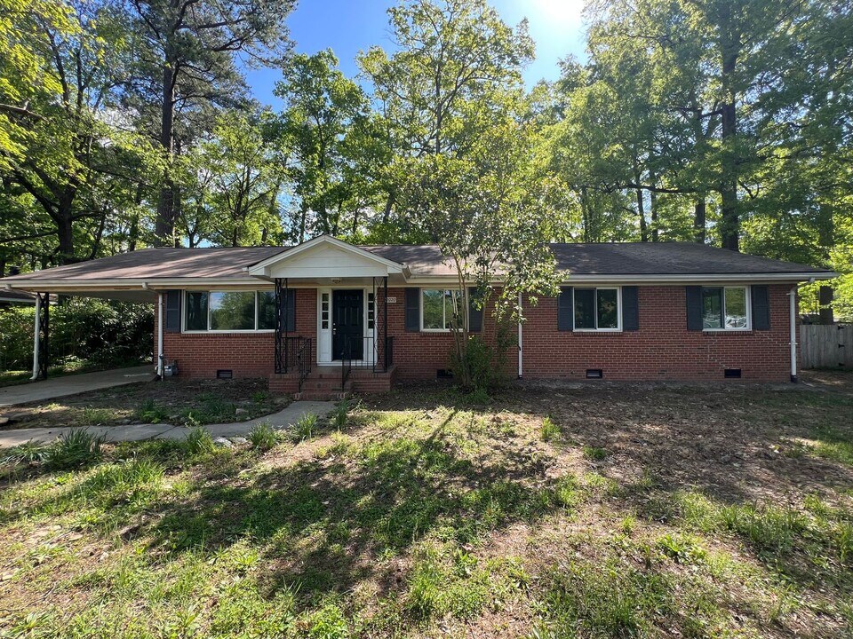 2020 Hillandale Rd in Durham, NC - Building Photo