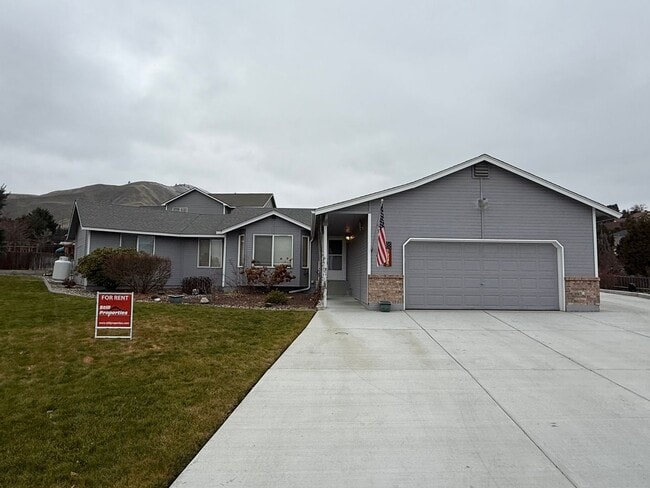 property at 512 Cedar Wood Pl