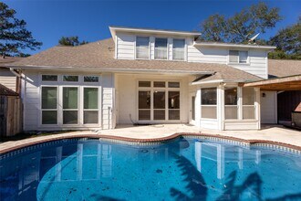 15510 Misty Hollow Dr in Houston, TX - Building Photo - Building Photo