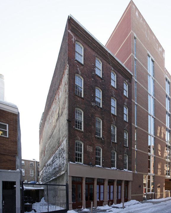 Letitia Court in Philadelphia, PA - Foto de edificio