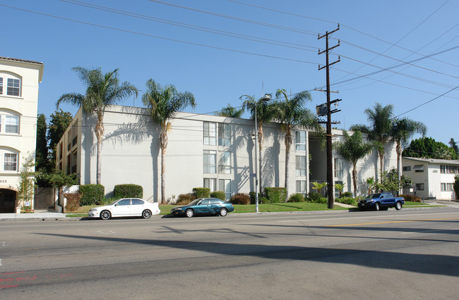 Linden Terrace Apartments in Van Nuys, CA - Building Photo - Building Photo