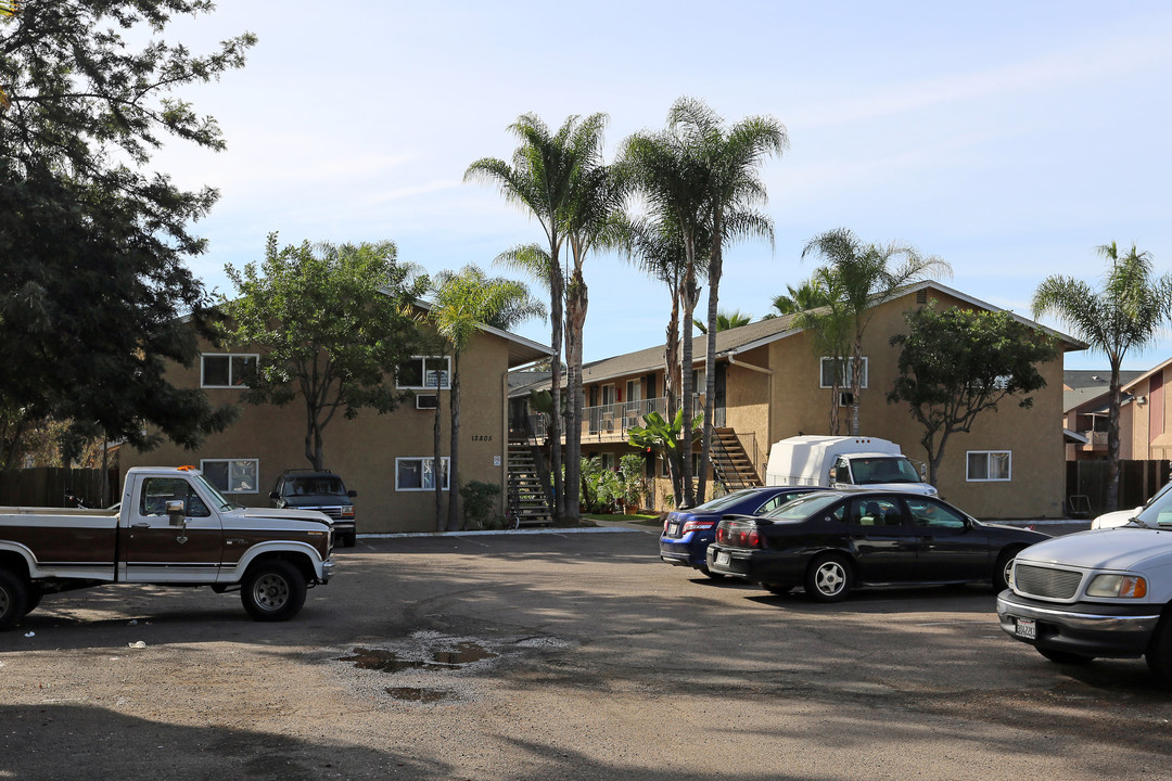 Country Woods in Lakeside, CA - Foto de edificio