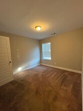 497 Kirkland Dr in Locust Grove, GA - Foto de edificio - Building Photo