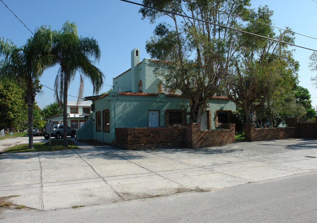 887-921 NE 88th St in Miami, FL - Building Photo