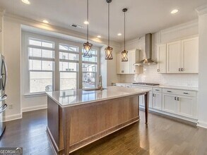 1135 Provence Ln in Decatur, GA - Foto de edificio - Building Photo