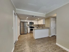 1420 Pacific Terrace Dr in Las Vegas, NV - Building Photo - Building Photo