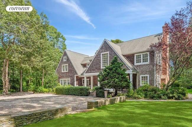 9 Lauras Ln