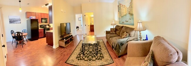 208 Trescott Ln, Unit 208