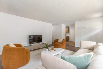 15706 Ash Way in Lynnwood, WA - Building Photo - Building Photo