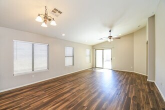 3275 W Sunshine Butte Dr in San Tan Valley, AZ - Building Photo - Building Photo