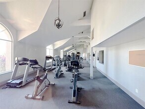 5124 Conroy Rd in Orlando, FL - Foto de edificio - Building Photo