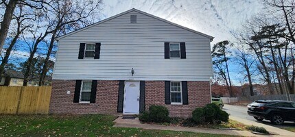 1047 Old Denbigh Blvd in Newport News, VA - Building Photo - Building Photo