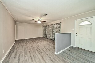 515 24th Ave N in Texas City, TX - Building Photo