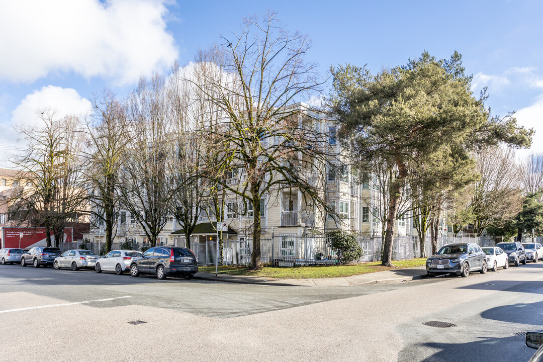 Chinese United Church Lodge in Vancouver, BC - Building Photo