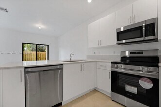 250 SW 159th Ln in Pembroke Pines, FL - Building Photo - Building Photo