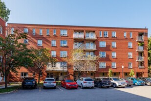 Résidence Hillside in Westmount, QC - Building Photo
