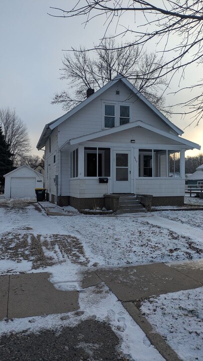 517 Ann St SE in Willmar, MN - Building Photo