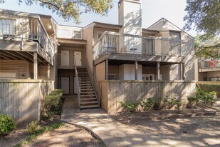 9707 Richmond Ave. in Houston, TX - Building Photo