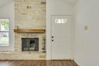 16041 Stoneham Cir in Pflugerville, TX - Foto de edificio - Building Photo