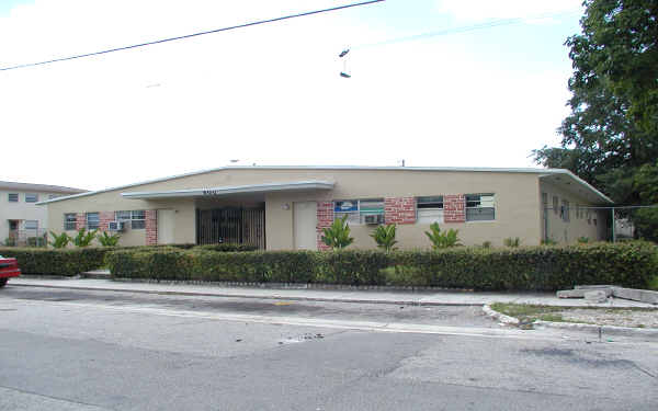 600 SW 10th St in Miami, FL - Building Photo - Building Photo