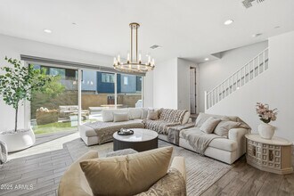 1973 W Kinfield Trail in Phoenix, AZ - Building Photo - Building Photo