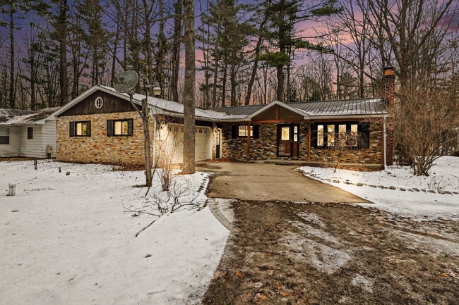 property at 930 W Walter Dr