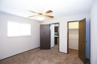 Brickstone at Woodlawn LLC in Wichita, KS - Building Photo - Interior Photo