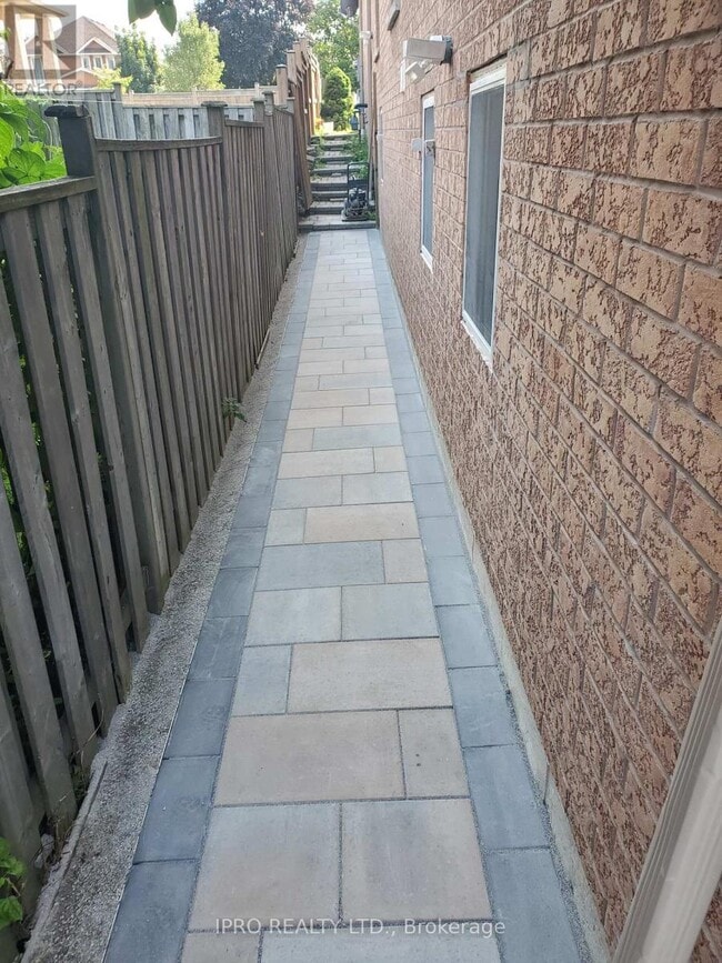 5265 Springbok Crescent in Mississauga, ON - Building Photo - Building Photo