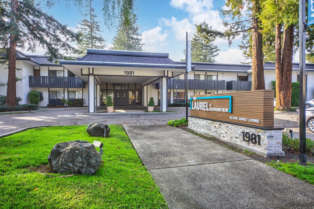 The Laurel at Mountain View (55+) in Mountain View, CA - Foto de edificio