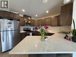 174 Templewood Dr in Kitchener, ON - Building Photo - Building Photo