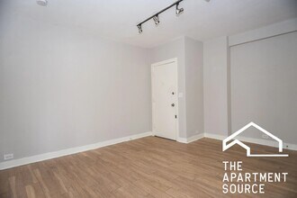 511 W Belmont Ave, Unit 5 in Chicago, IL - Foto de edificio - Building Photo