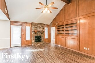 2104 Homecraft Dr in Bedford, TX - Building Photo - Building Photo