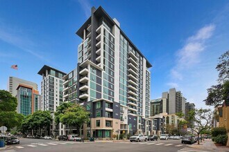 425 W Beech St, Unit 1156 in San Diego, CA - Building Photo - Building Photo