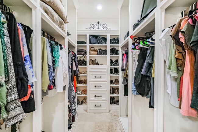 1026 Kings Forest Ln