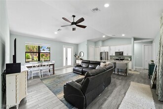 4657 Key Largo Ln in Bonita Springs, FL - Building Photo - Building Photo