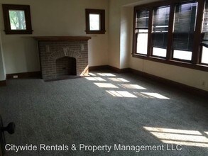 2977 N 60th St in Milwaukee, WI - Building Photo - Building Photo