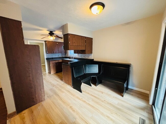 341 Colonial Pl in Wichita, KS - Building Photo - Building Photo