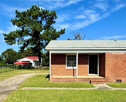 1104 Ayton Pl in Fayetteville, NC - Building Photo