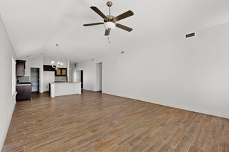 217 Farnborough St in El Paso, TX - Building Photo - Building Photo