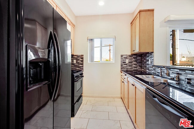 12132 Hart St in Los Angeles, CA - Building Photo - Building Photo