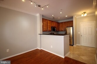 12000 Market St in Reston, VA - Building Photo - Building Photo