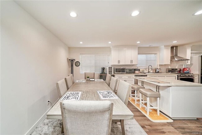 10940 Topeka Dr in Los Angeles, CA - Building Photo - Building Photo