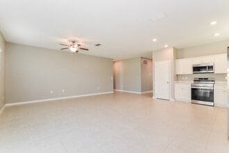 325 Kenilworth Dr in Kissimmee, FL - Building Photo - Building Photo