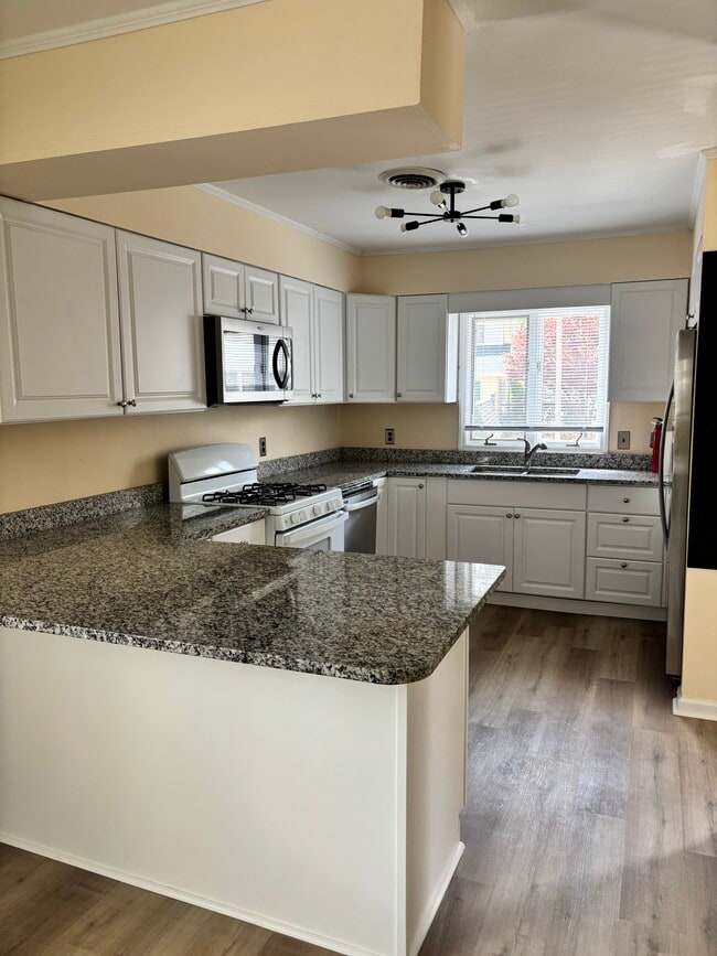 181 N Britton Creek Ct in Hendersonville, NC - Building Photo - Building Photo