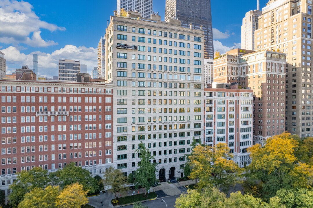 209 E Lake Shore Dr in Chicago, IL - Foto de edificio